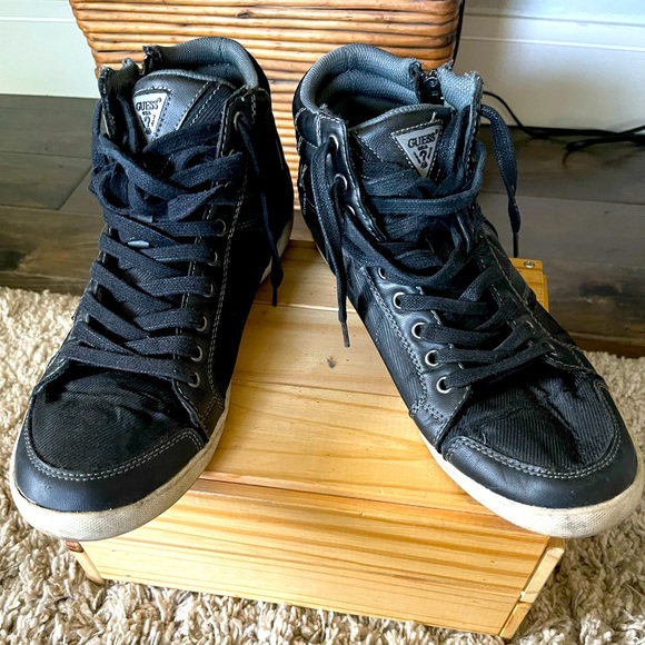 Guess Mens size 12 - Picture 1 of 4